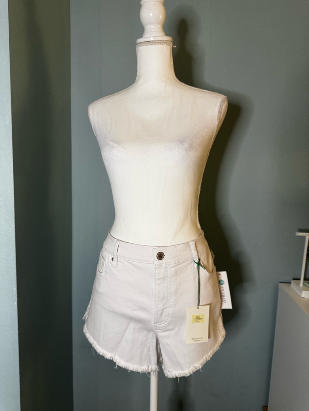 NWT Cosmic Blue Love Women's White Frayed Hem Shorts 14
